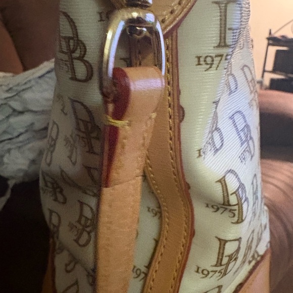 Dooney & Bourke Cream and Tan Signature Tote Bag - Picture 6 of 16